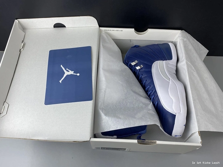 130690-404 12 Air Jordan 1015